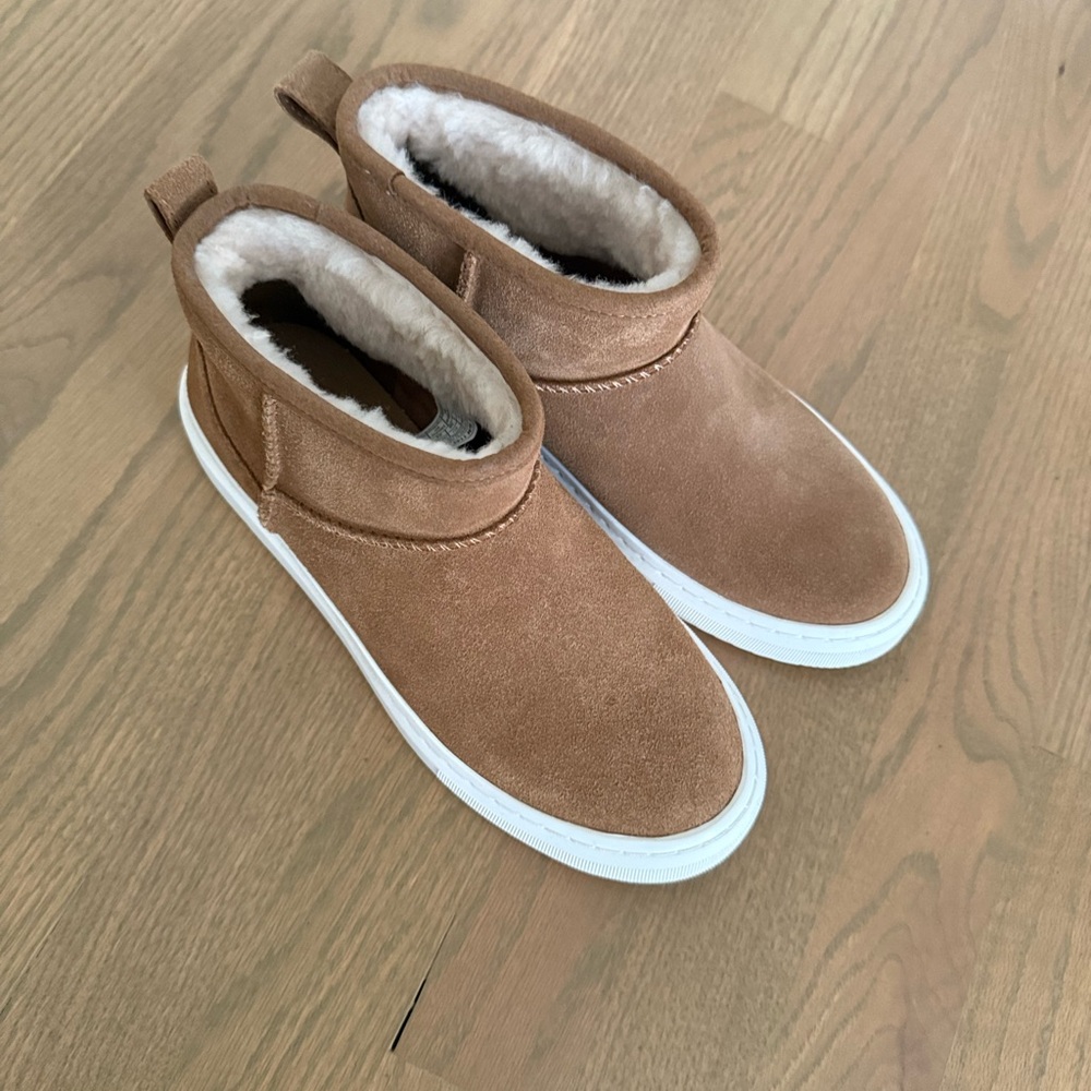 Cozy Tan women Ugg Boots